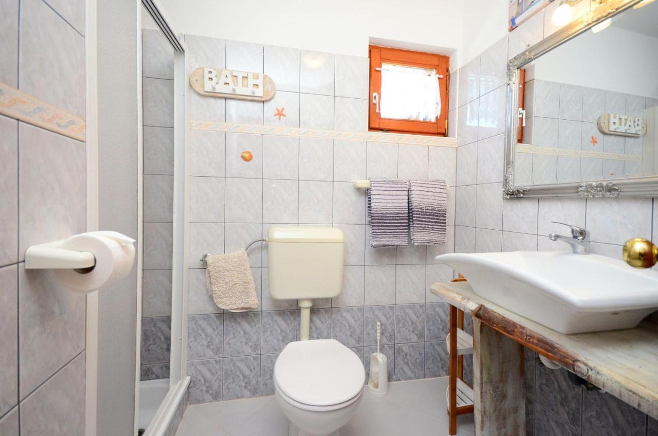 Apartment Andreas Ровини Екстериор снимка