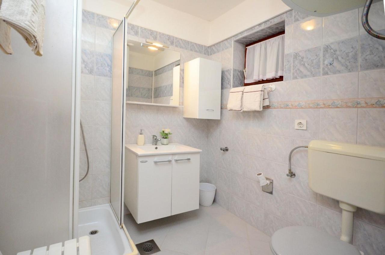 Apartment Andreas Ровини Екстериор снимка