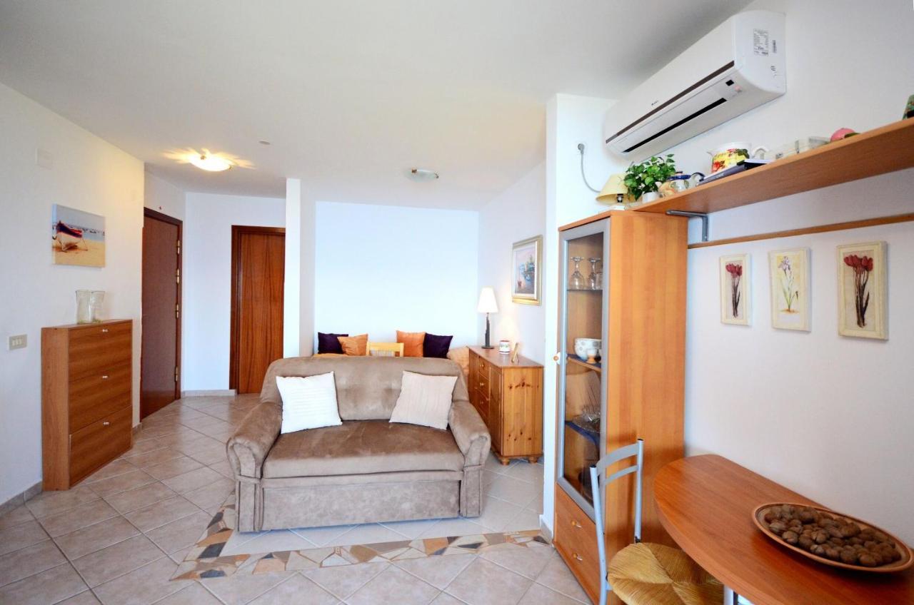 Apartment Andreas Ровини Екстериор снимка